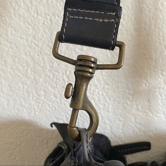 Caterina Lucchi genuine leather blue tone cross body/ shoulder bag - Picture 8 of 15